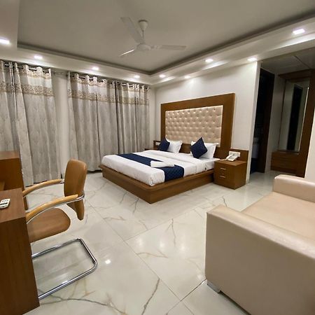 Hotel Leaf 9 Boutique, Near Golf Course Road And Galleria Market Gurgáon Exteriér fotografie
