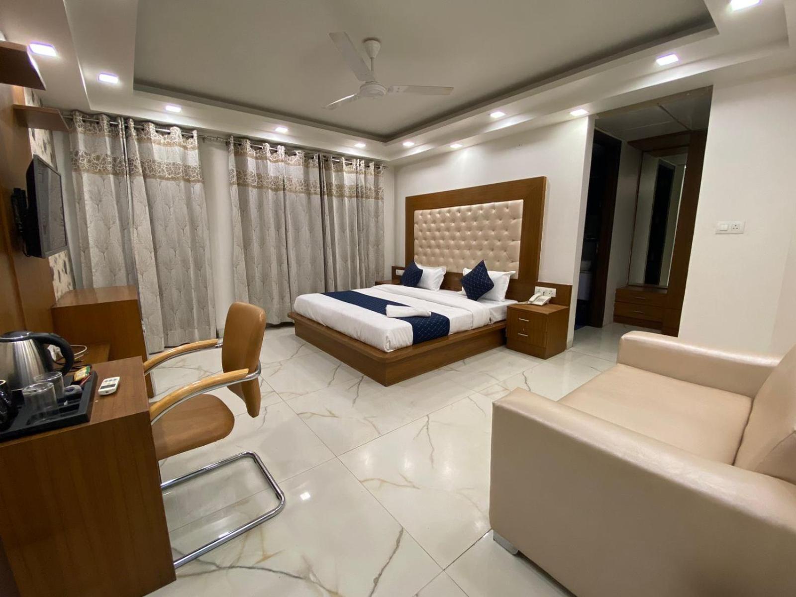 Hotel Leaf 9 Boutique, Near Golf Course Road And Galleria Market Gurgáon Exteriér fotografie